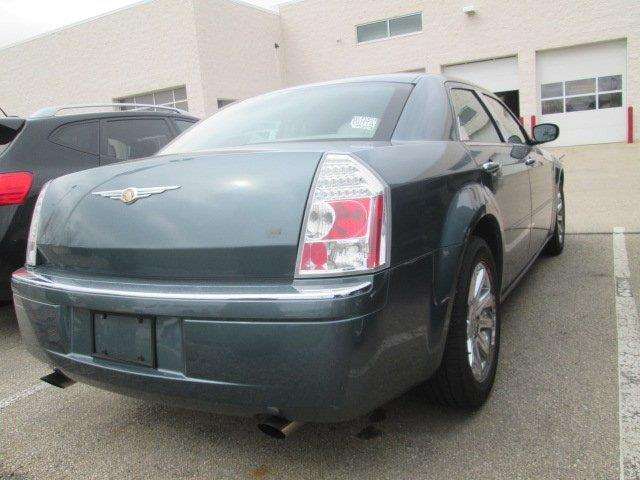 Chrysler 300 2005 photo 2
